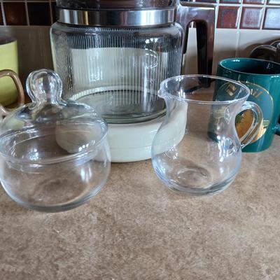 Like new 12 cup Hamilton beach coffee maker with all these coffee mugs sugar & cream dishes too!