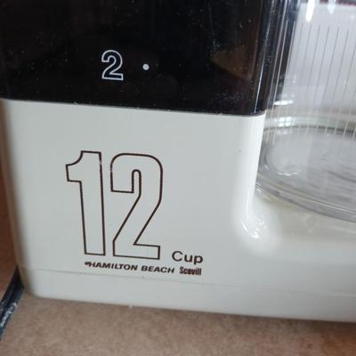 Like new 12 cup Hamilton beach coffee maker with all these coffee mugs sugar & cream dishes too!