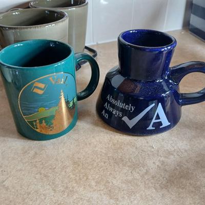 Like new 12 cup Hamilton beach coffee maker with all these coffee mugs sugar & cream dishes too!