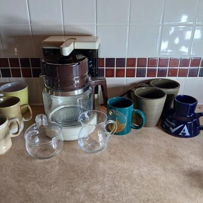Like new 12 cup Hamilton beach coffee maker with all these coffee mugs sugar & cream dishes too!