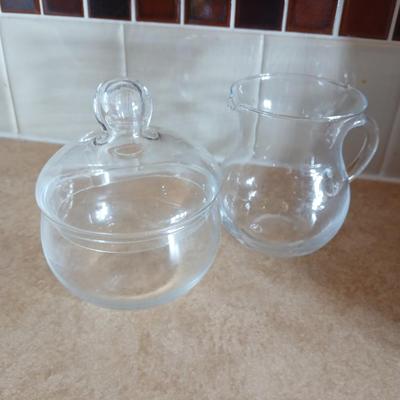 Like new 12 cup Hamilton beach coffee maker with all these coffee mugs sugar & cream dishes too!