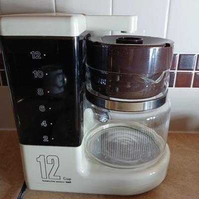 Like new 12 cup Hamilton beach coffee maker with all these coffee mugs sugar & cream dishes too!