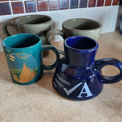 Like new 12 cup Hamilton beach coffee maker with all these coffee mugs sugar & cream dishes too!