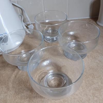 Nice Hamilton Beach 12 speed wave action blender with cups for your shakes and smoothies