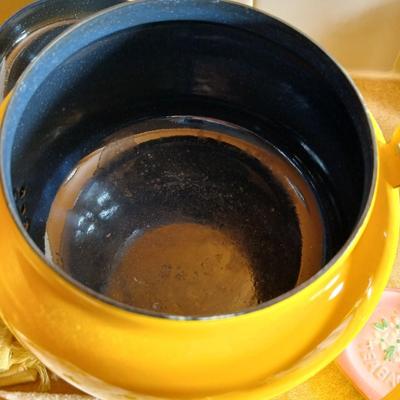 Neat enamel yellow tea pot with star fun mugs and tea themed towels to match