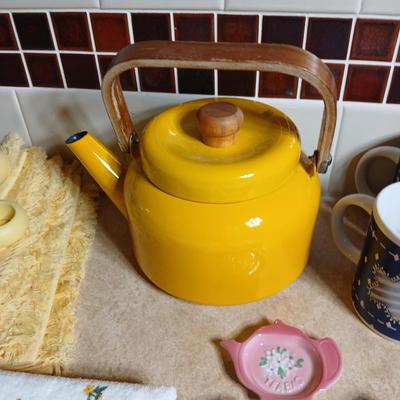 Neat enamel yellow tea pot with star fun mugs and tea themed towels to match
