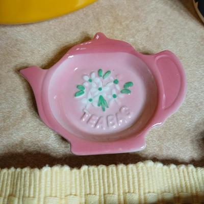 Neat enamel yellow tea pot with star fun mugs and tea themed towels to match