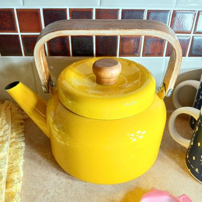 Neat enamel yellow tea pot with star fun mugs and tea themed towels to match