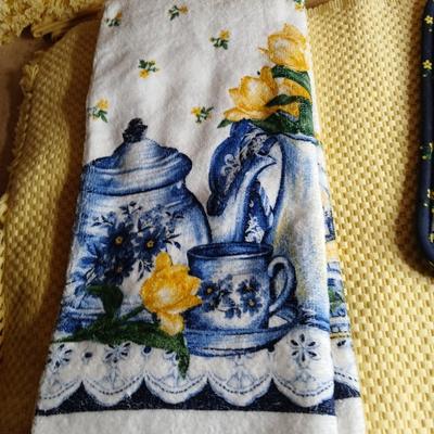 Neat enamel yellow tea pot with star fun mugs and tea themed towels to match