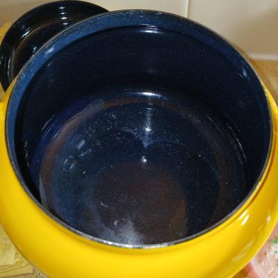 Neat enamel yellow tea pot with star fun mugs and tea themed towels to match