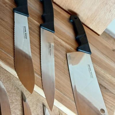 Kitchen Worthy stainless steel Knife set with two cutting boards