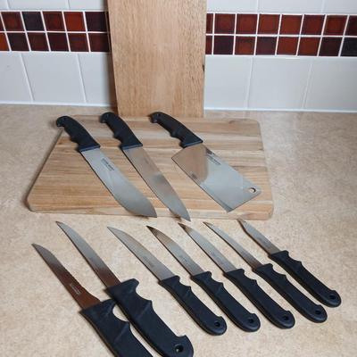 Kitchen Worthy stainless steel Knife set with two cutting boards