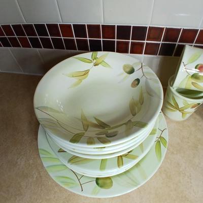 Gibson hand painted dinnerware set 16-piece set