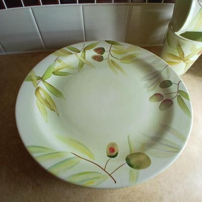 Gibson hand painted dinnerware set 16-piece set