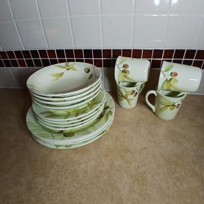 Gibson hand painted dinnerware set 16-piece set