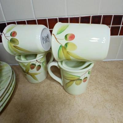 Gibson hand painted dinnerware set 16-piece set