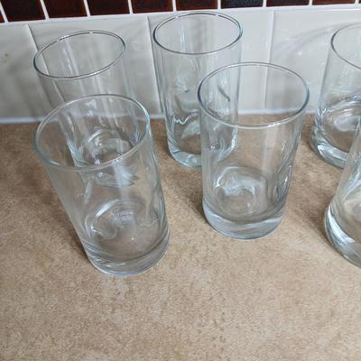 Set of 12 drinking glasses 4 each size
