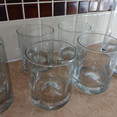 Set of 12 drinking glasses 4 each size