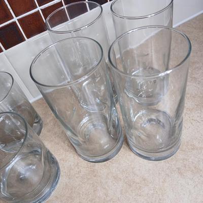 Set of 12 drinking glasses 4 each size