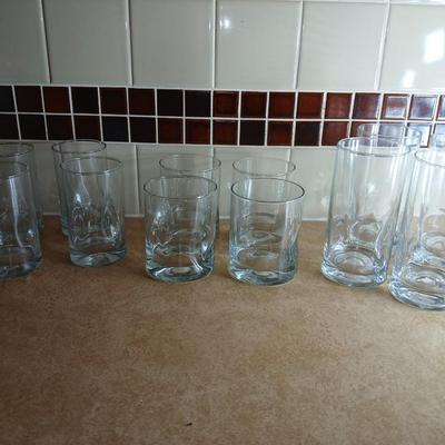 Set of 12 drinking glasses 4 each size