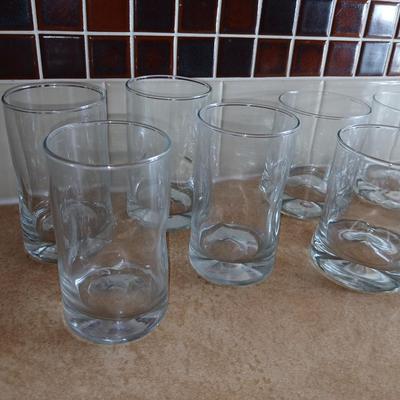 Set of 12 drinking glasses 4 each size