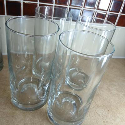 Set of 12 drinking glasses 4 each size