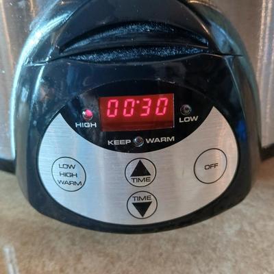 Nice digital Crock Pot with removable ceramic bowl and hot plates