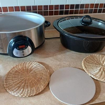 Nice digital Crock Pot with removable ceramic bowl and hot plates