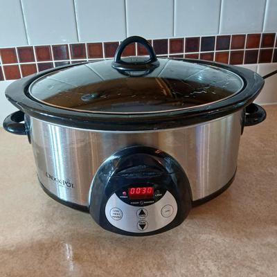 Nice digital Crock Pot with removable ceramic bowl and hot plates
