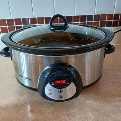 Nice digital Crock Pot with removable ceramic bowl and hot plates