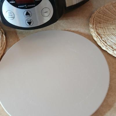 Nice digital Crock Pot with removable ceramic bowl and hot plates
