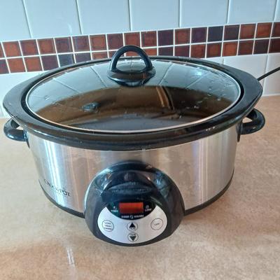 Nice digital Crock Pot with removable ceramic bowl and hot plates