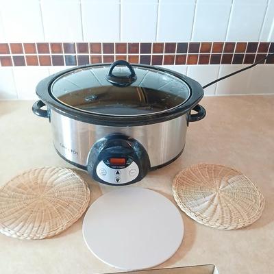 Nice digital Crock Pot with removable ceramic bowl and hot plates