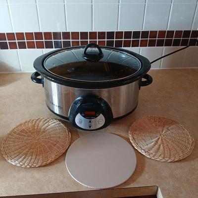 Nice digital Crock Pot with removable ceramic bowl and hot plates
