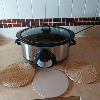 Nice digital Crock Pot with removable ceramic bowl and hot plates