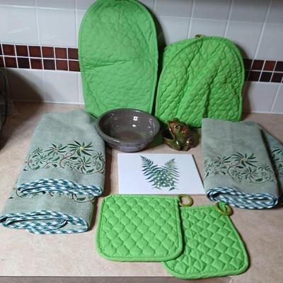 Green fabric appliance covers, with dish drying towels and soap dish frog