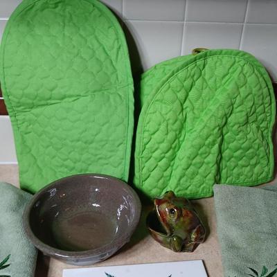 Green fabric appliance covers, with dish drying towels and soap dish frog