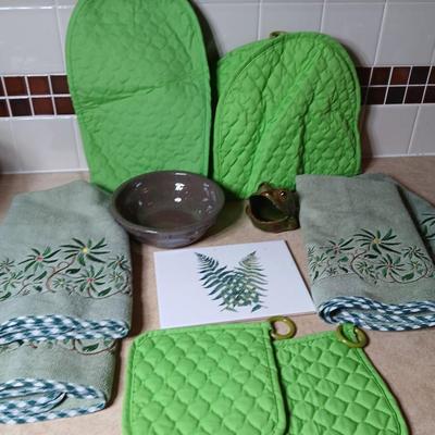 Green fabric appliance covers, with dish drying towels and soap dish frog