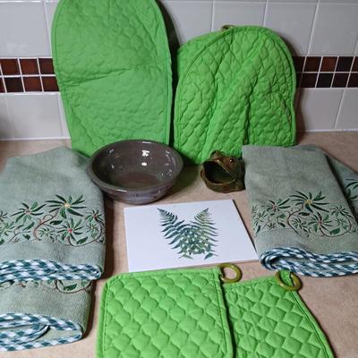 Green fabric appliance covers, with dish drying towels and soap dish frog