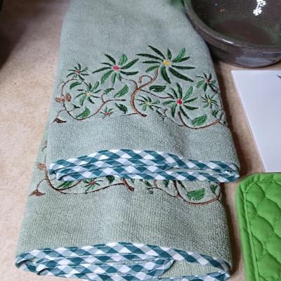 Green fabric appliance covers, with dish drying towels and soap dish frog