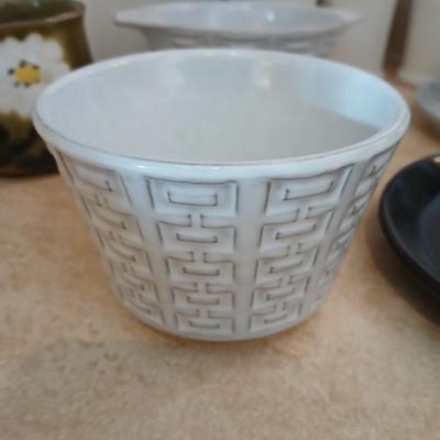 Small stoneware like Kitchen bowls and mugs with neat design