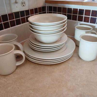 Libbey off white stoneware like dinnerware dishes set 16 pieces