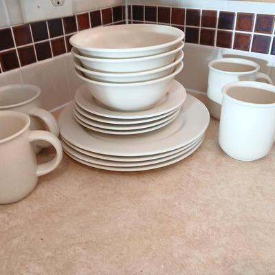Libbey off white stoneware like dinnerware dishes set 16 pieces