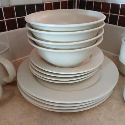 Libbey off white stoneware like dinnerware dishes set 16 pieces