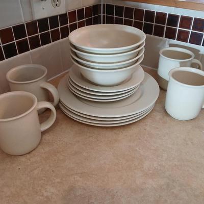 Libbey off white stoneware like dinnerware dishes set 16 pieces