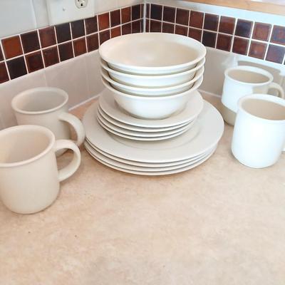 Libbey off white stoneware like dinnerware dishes set 16 pieces