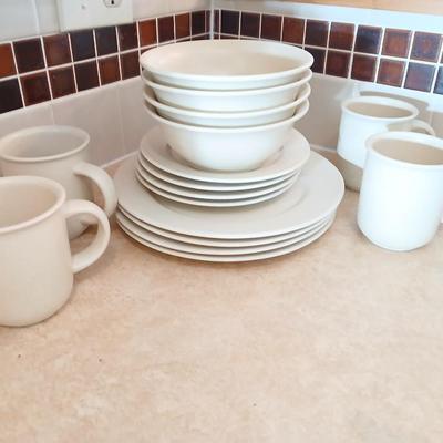Libbey off white stoneware like dinnerware dishes set 16 pieces