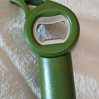 Glass beer mugs, can opener, Shit glasses, and a nice Drink mixer for your bar!