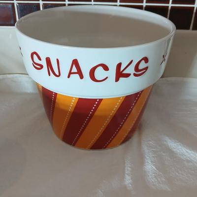 Neat Snack bowl with storage bag clips, and Campbells soup mugs