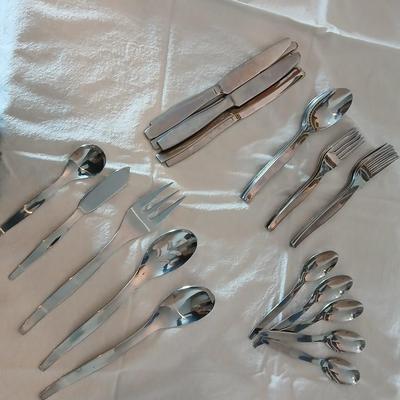 Cambridge flatware Silverware set with matching serving utensils
